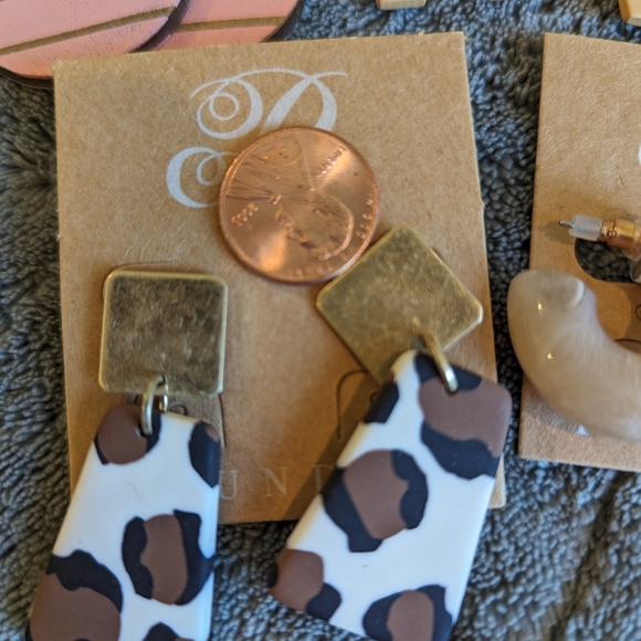 9 pairs of new Plunder earrings. Pink, orange, gold yellow cow print - Picture 9 of 9